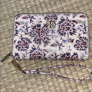 Tory Burch Robinson Printed Wristlet